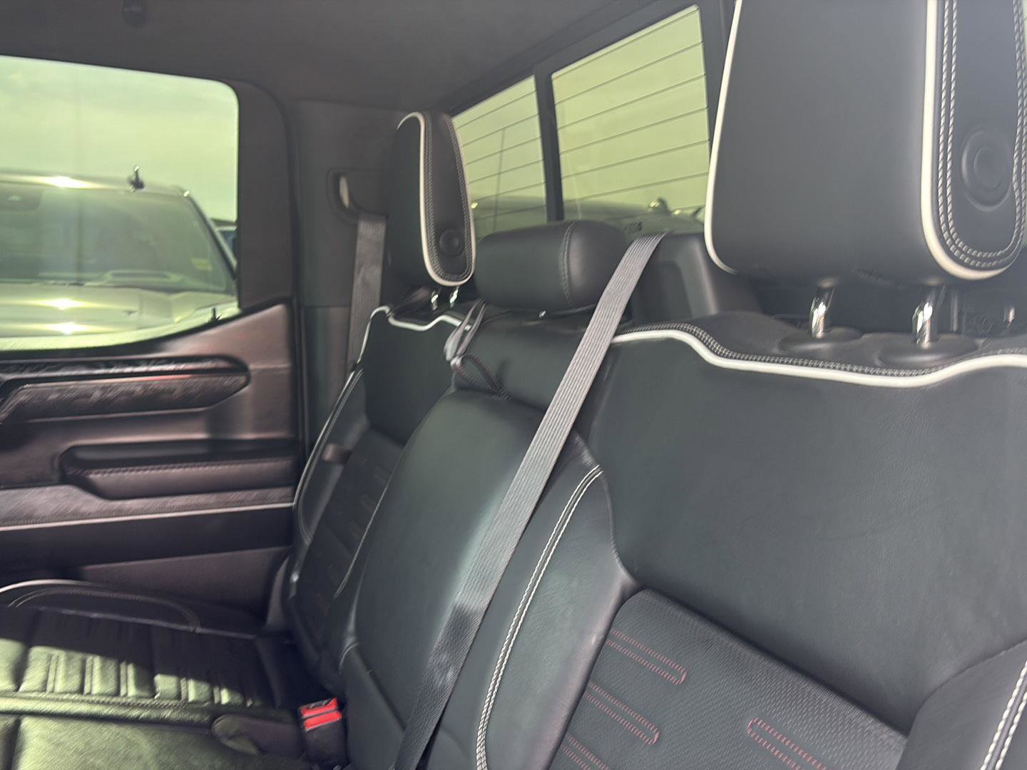 Used 2022 GMC Sierra 1500 AT4X image 43