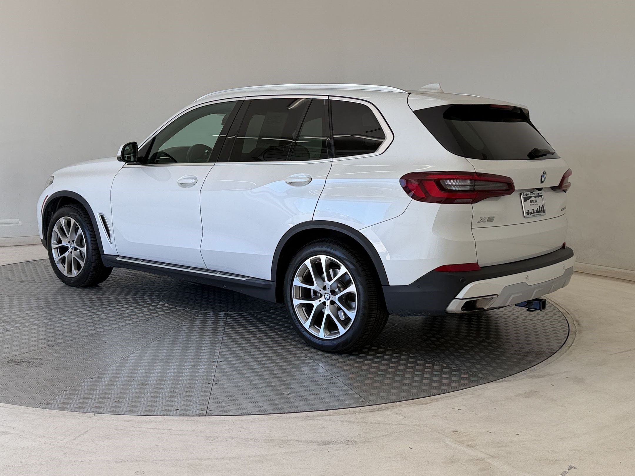 Used 2023 BMW X5 xDrive40i w/ Premium Package AWD/4WD image 3