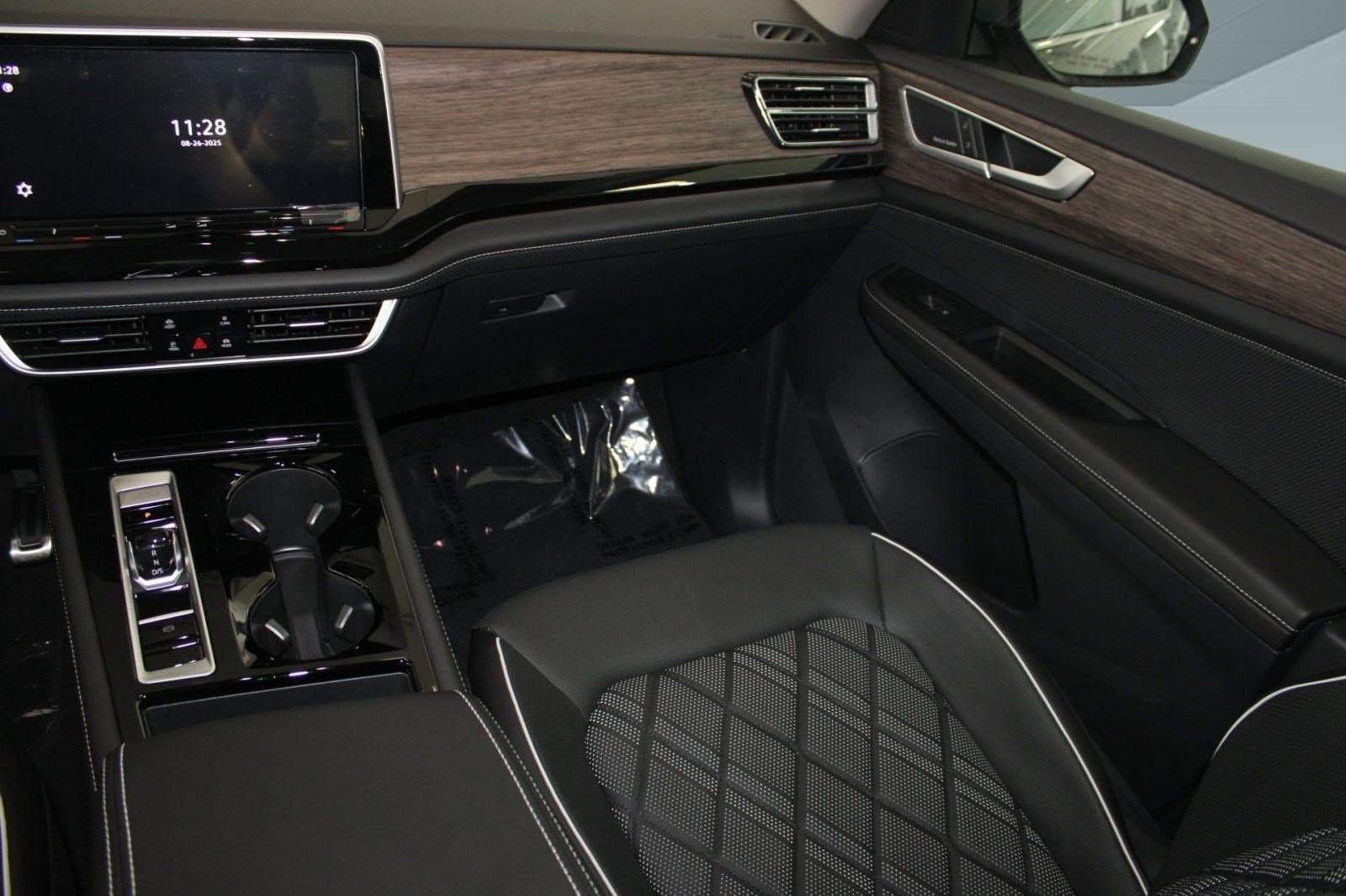 New 2026 Volkswagen Atlas SEL Premium R-Line image 28