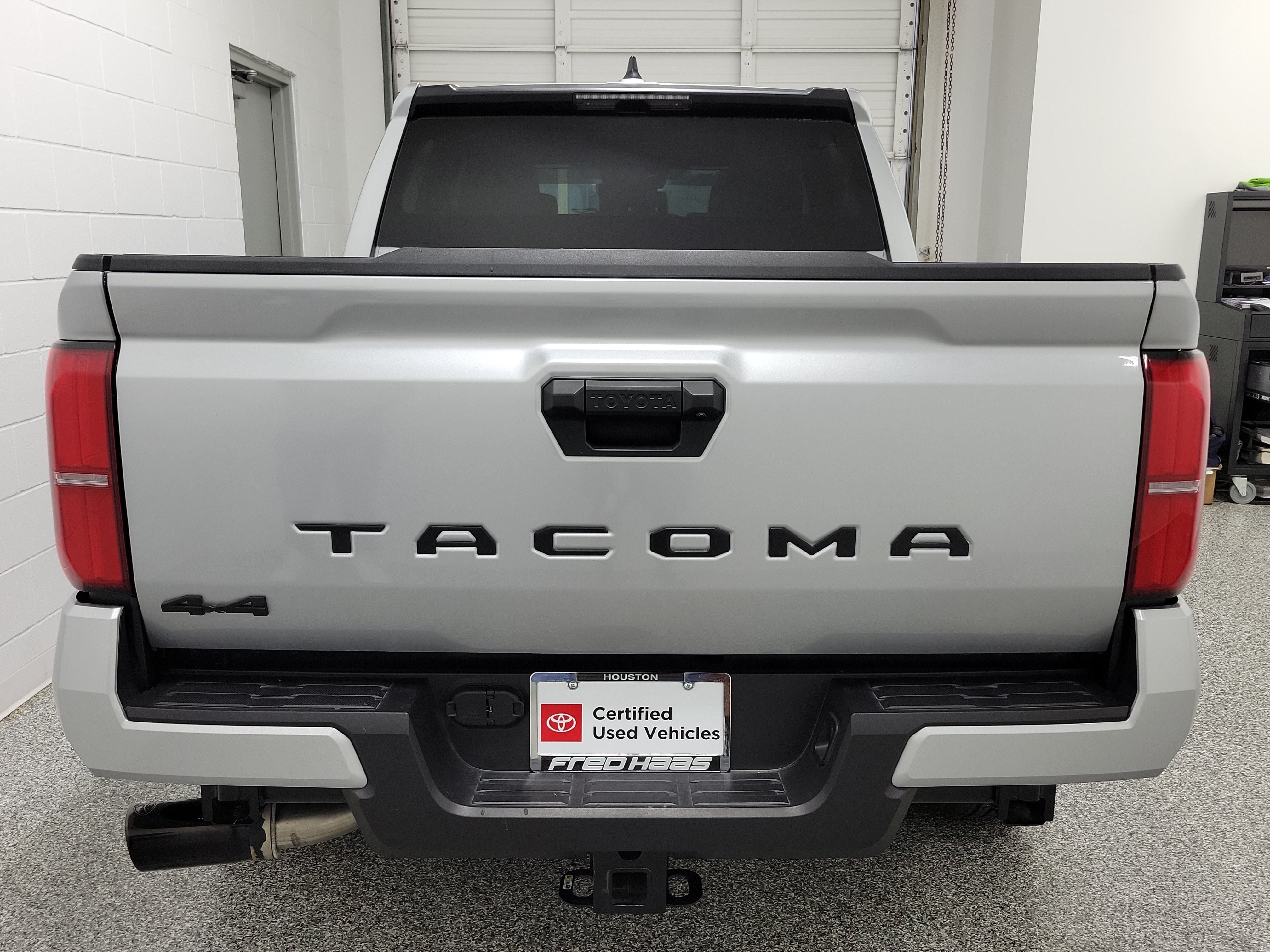 Certified 2025 Toyota Tacoma SR5 AWD/4WD image 9