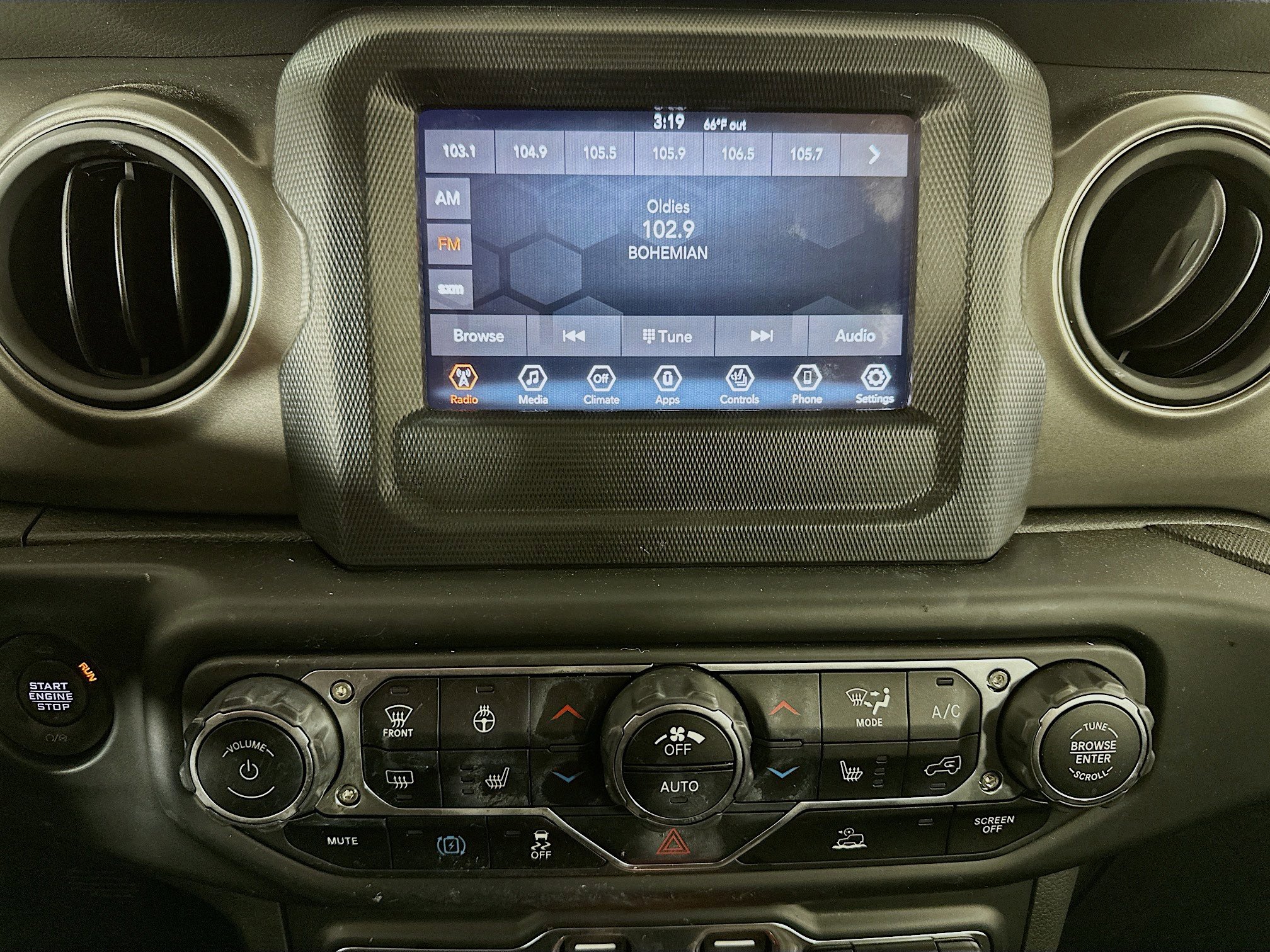 Used 2023 Jeep Wrangler Unlimited w/ Cold Weather Group image 21