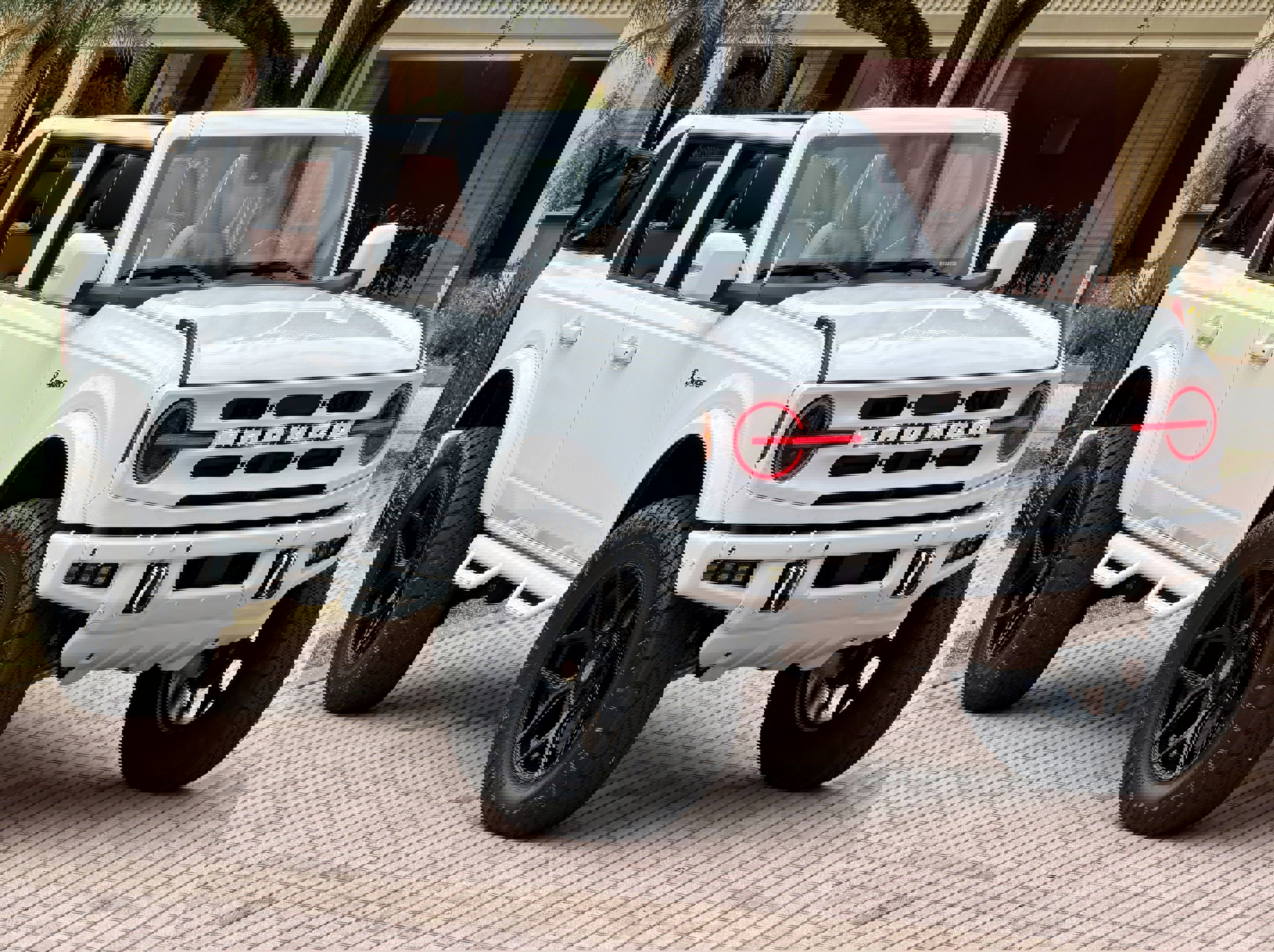 Used 2024 Ford Bronco Outer Banks image 13