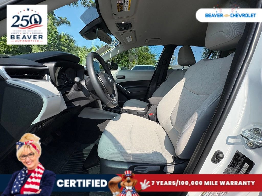 Used 2025 Toyota Corolla Cross LE FWD image 13