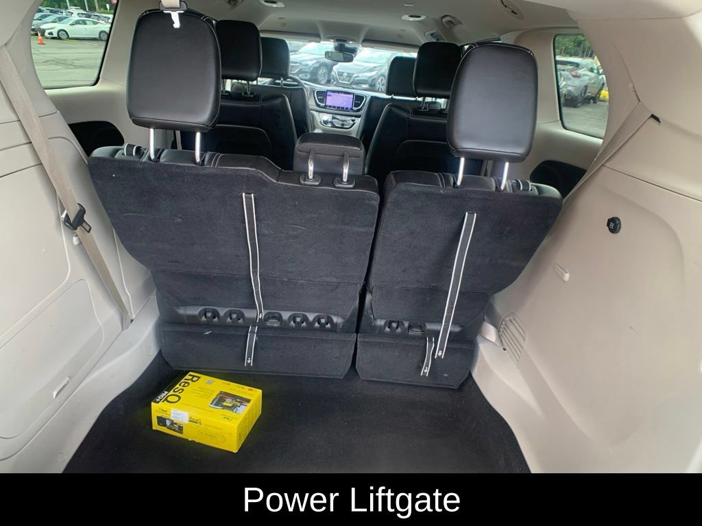 Used 2023 Chrysler Pacifica Touring-L FWD image 28