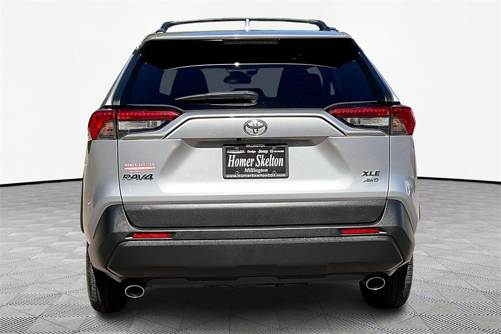 Used 2019 Toyota RAV4 XLE image 4