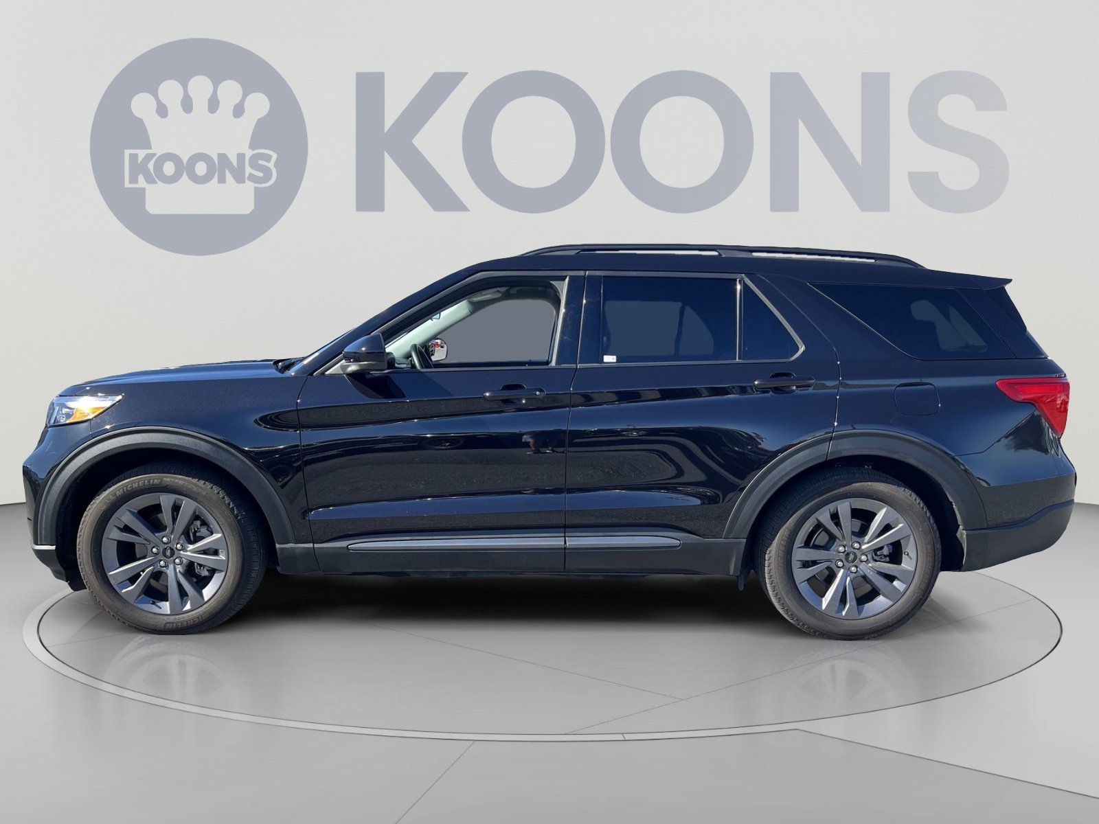 Used 2024 Ford Explorer XLT w/ Equipment Group 202A RWD image 13