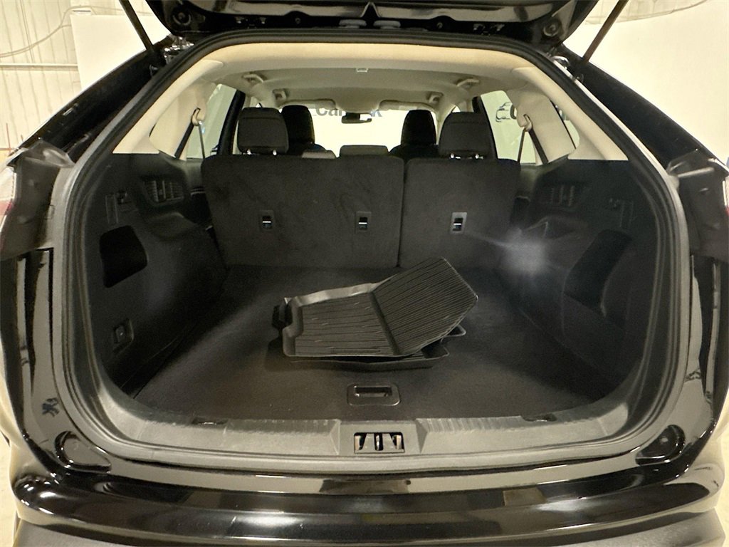 Used 2022 Ford Edge SE image 28