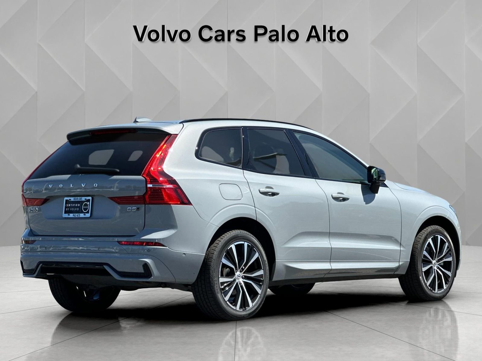 Certified 2025 Volvo XC60 B5 Plus AWD/4WD image 3