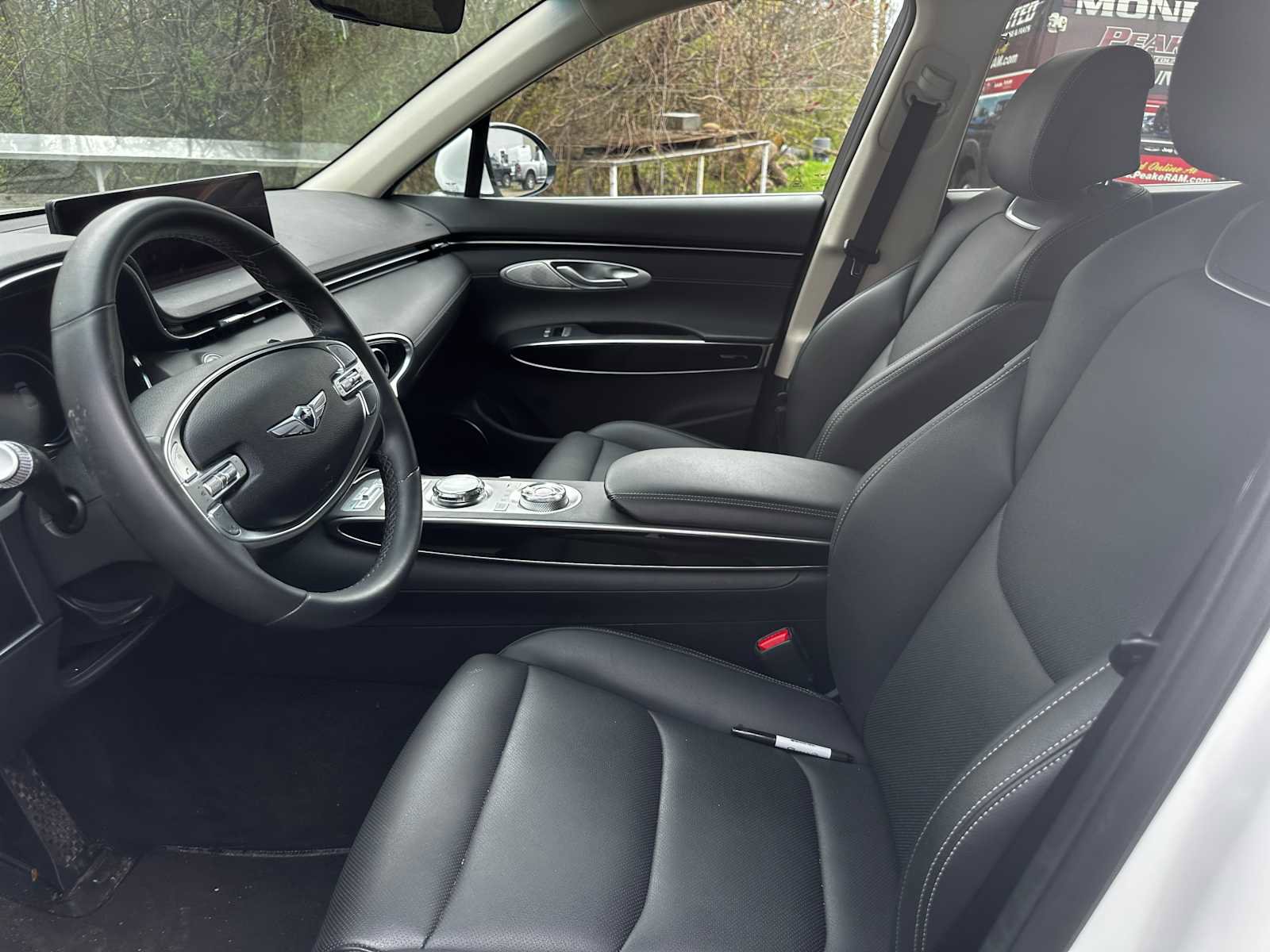 Used 2025 Genesis GV70 2.5T AWD/4WD image 4