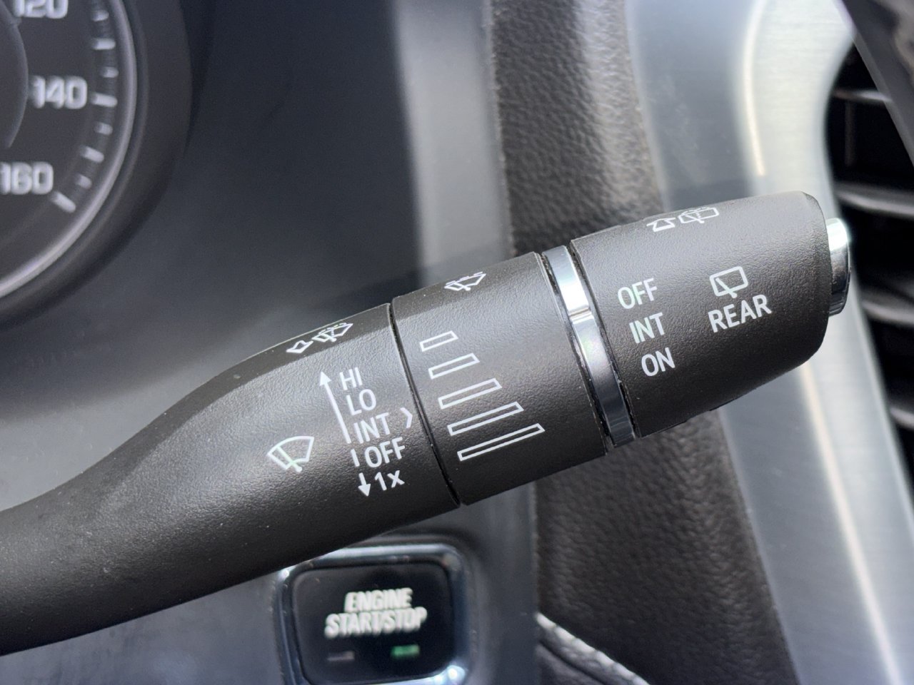 Used 2023 GMC Acadia SLT FWD image 10