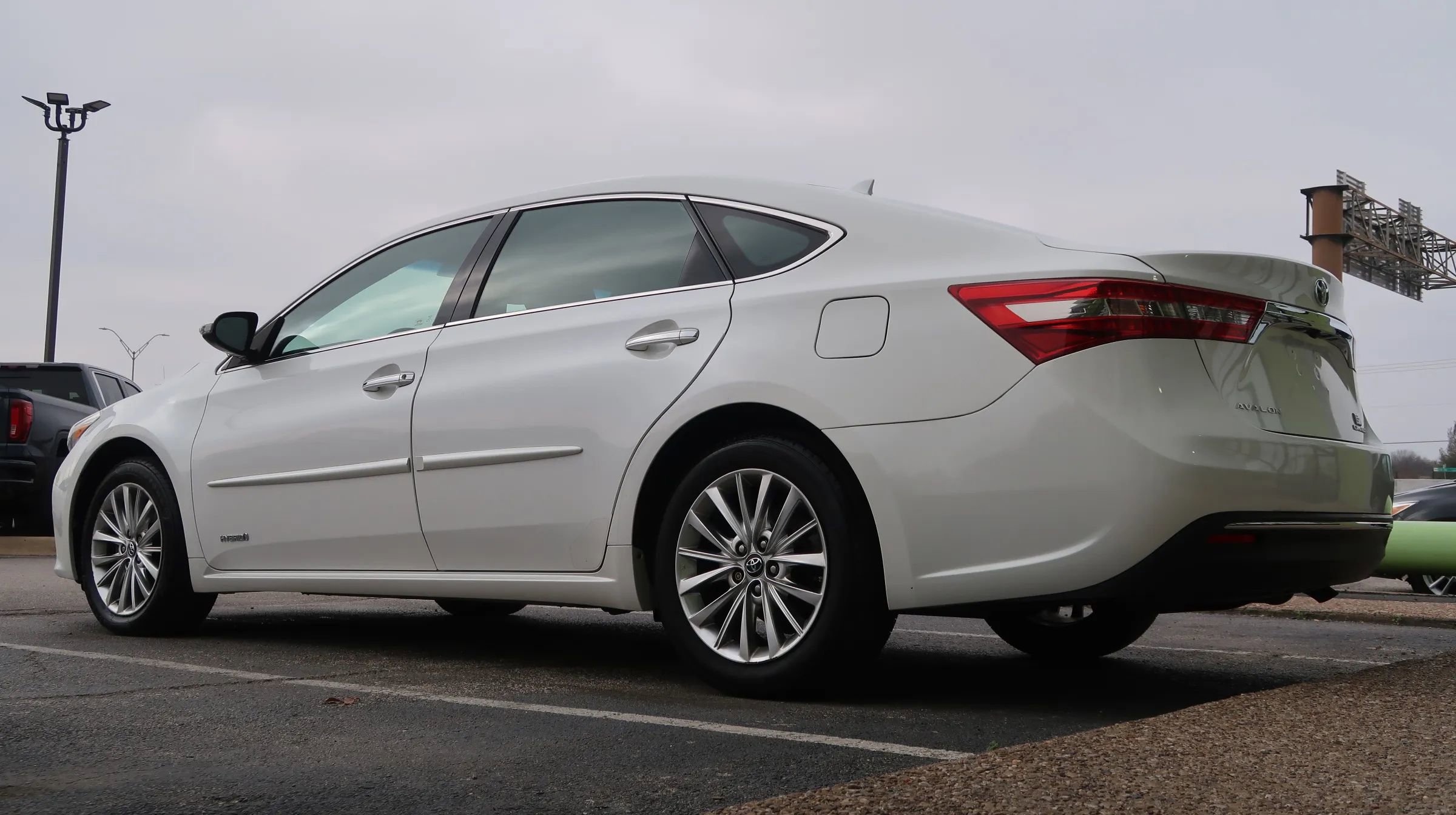 Used 2018 Toyota Avalon Limited w/ All Weather Liner Package FWD image 13