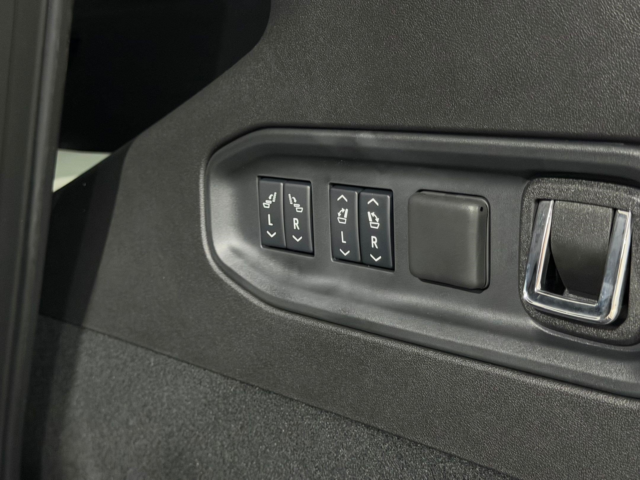 New 2026 Cadillac Vistiq Sport w/ LPO, Floor Liner Package AWD/4WD image 48