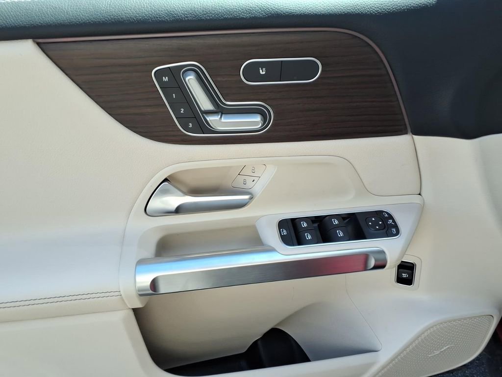 New 2026 Mercedes-Benz GLB 250 4MATIC image 12