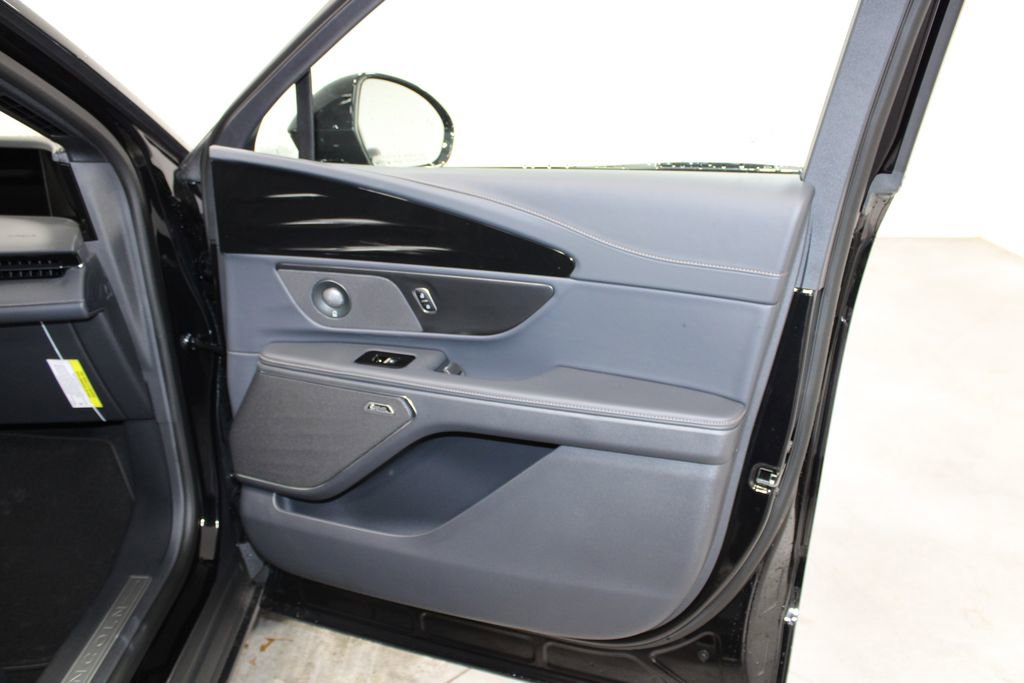 New 2025 Lincoln Nautilus Premier w/ Equipment Group 102A image 29