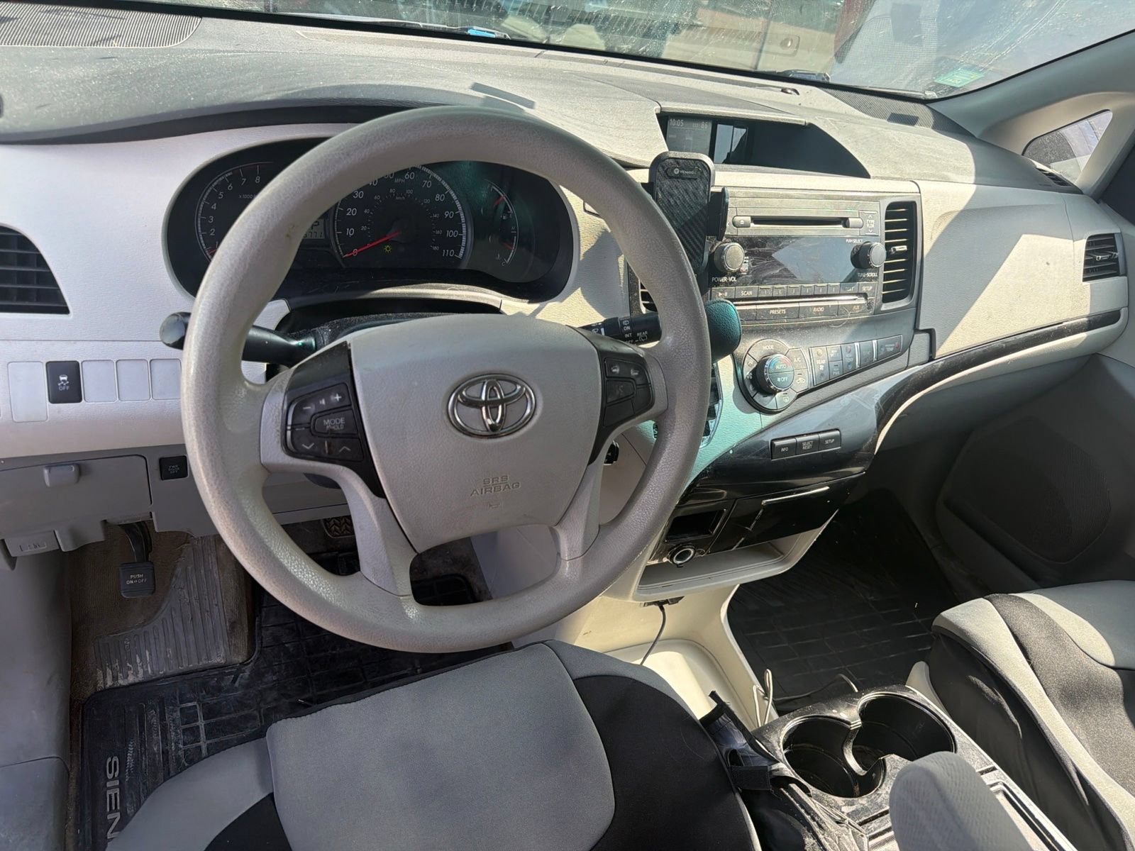 Used 2013 Toyota Sienna LE w/ Towing Pkg AWD/4WD image 9