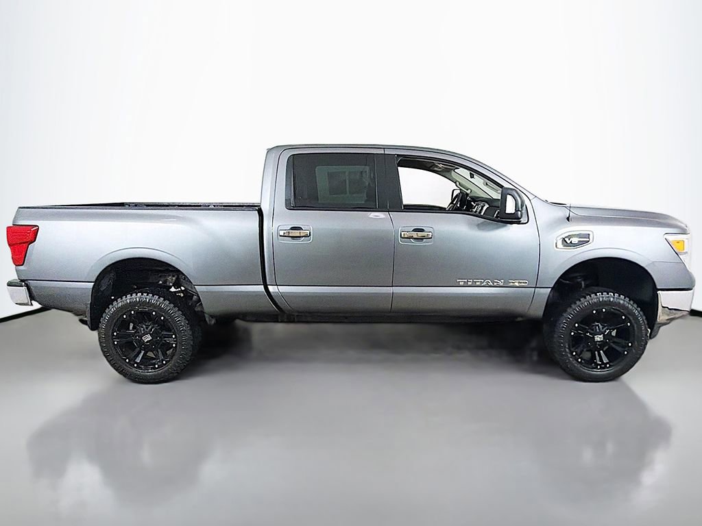 Used 2017 Nissan Titan SV image 9