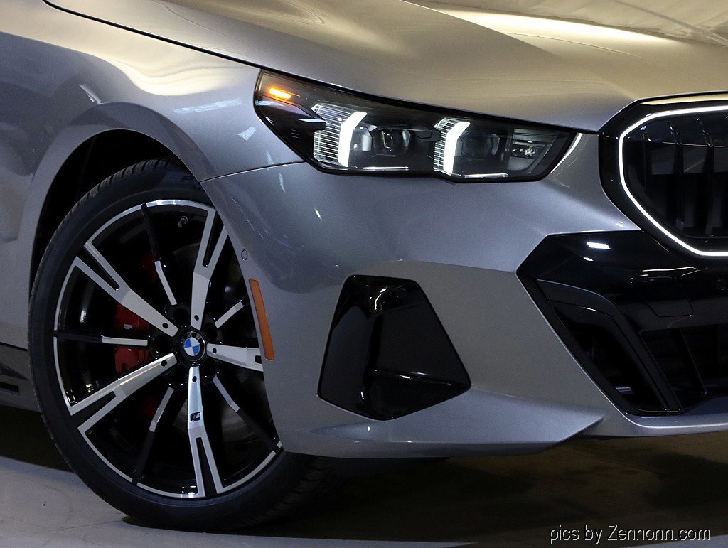 Used 2026 BMW 550e xDrive image 4