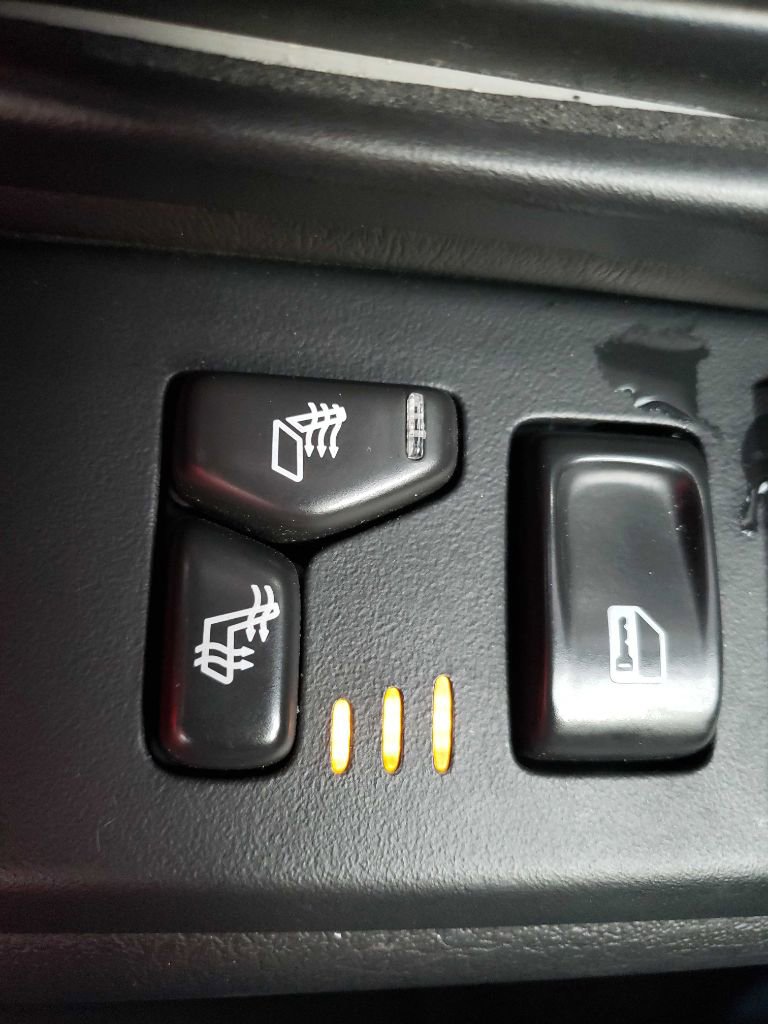 Used 2008 GMC Envoy Denali w/ Sun And 6-Disc Cd Package image 18