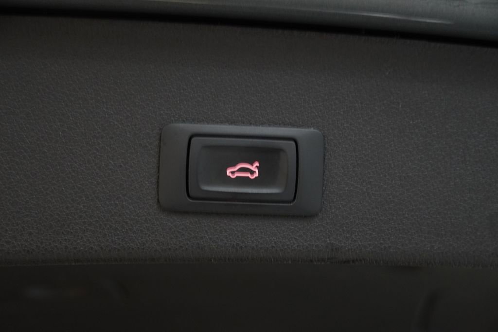 Used 2015 Audi Q5 2.0T Premium Plus w/ Technology Package image 11