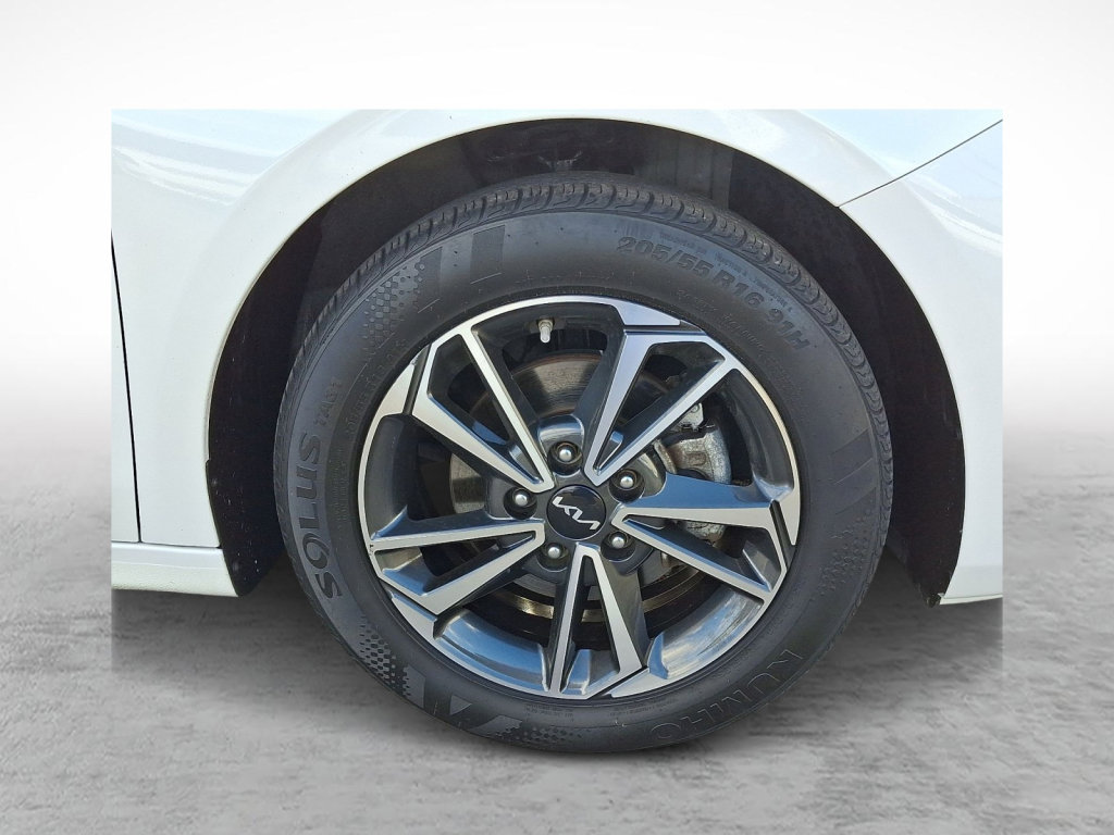 Used 2023 Kia Forte LXS image 9