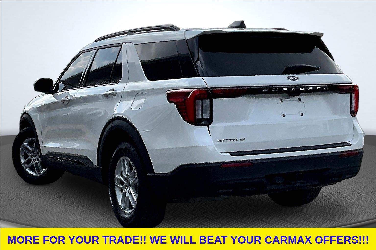 Used 2026 Ford Explorer Active RWD image 3