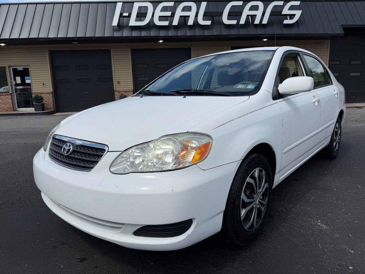 Used 2005 Toyota Corolla LE FWD image 1