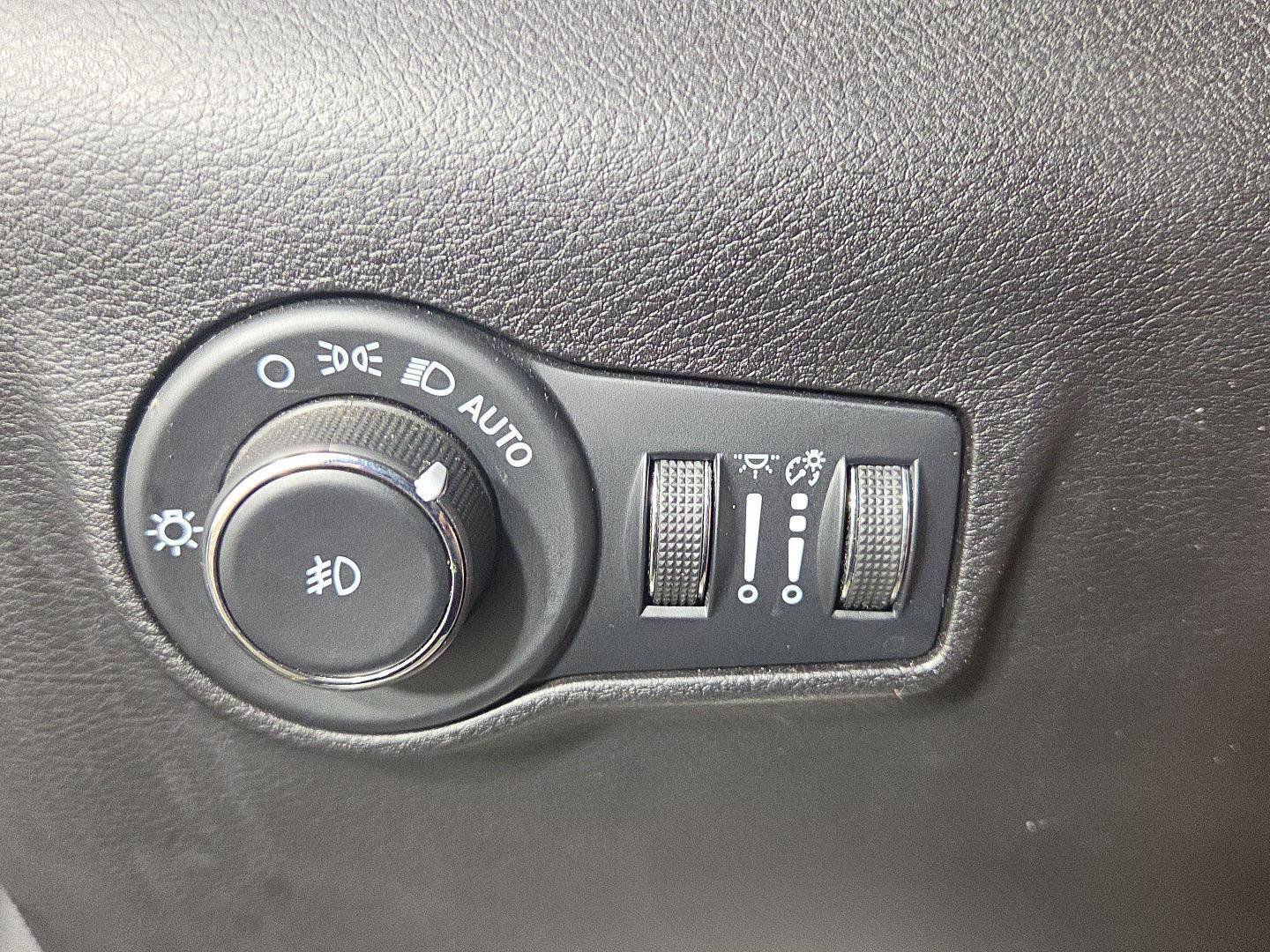 Used 2023 Jeep Compass Latitude AWD/4WD image 22