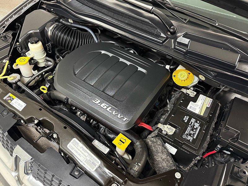 Used 2017 Dodge Grand Caravan SXT w/ Rear Park Assist Package image 16