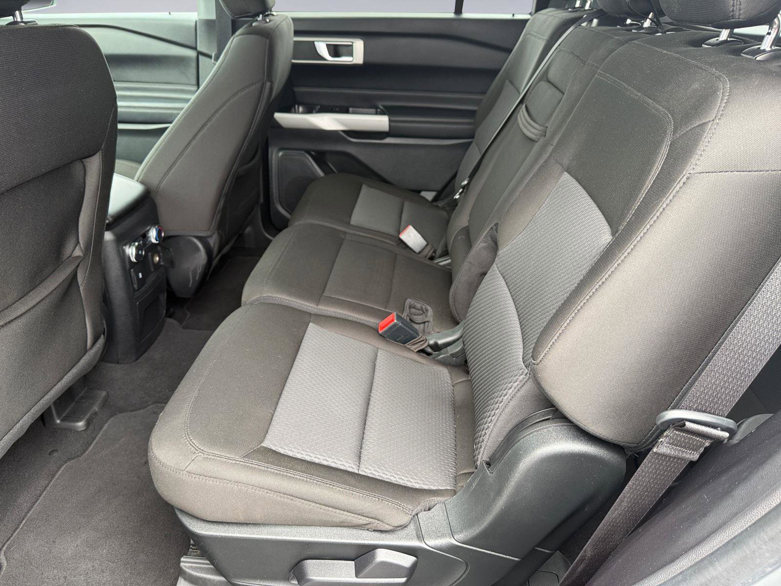 Used 2022 Ford Explorer XLT image 11