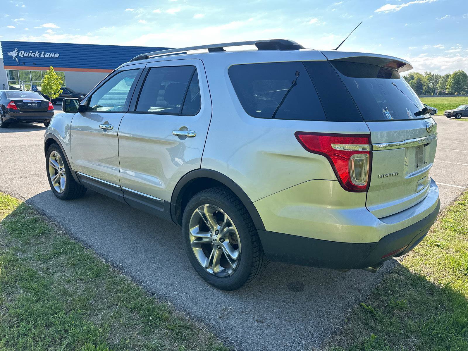 Used 2015 Ford Explorer Limited image 9