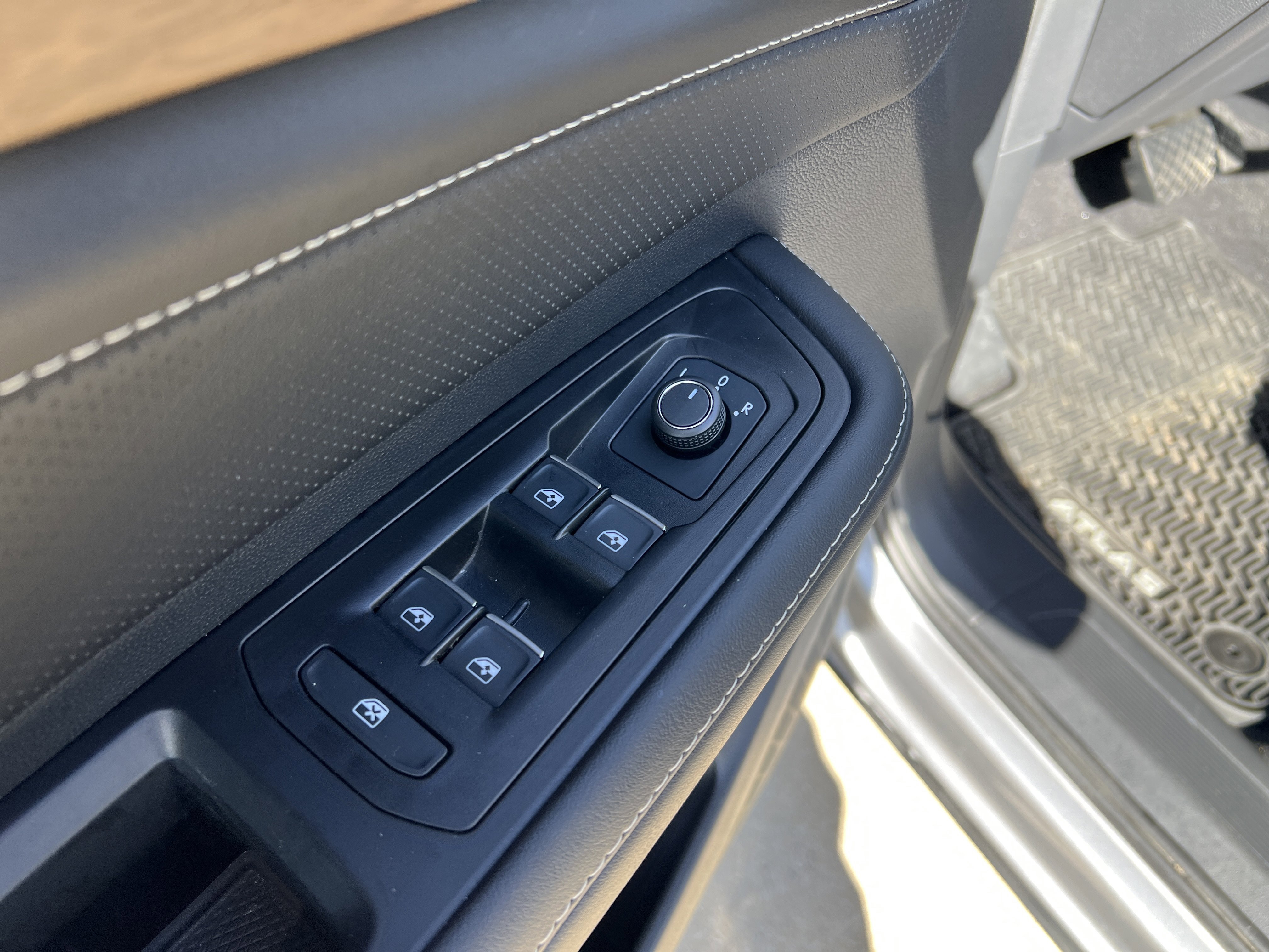 Certified 2026 Volkswagen Atlas SE image 33