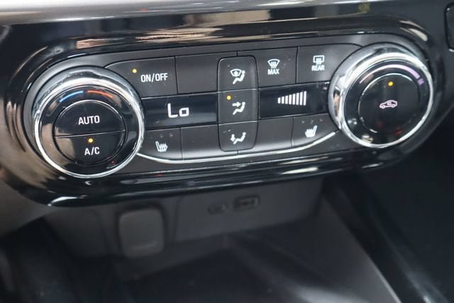 Used 2024 Chevrolet Trax ACTIV w/ Sunroof Package FWD image 24