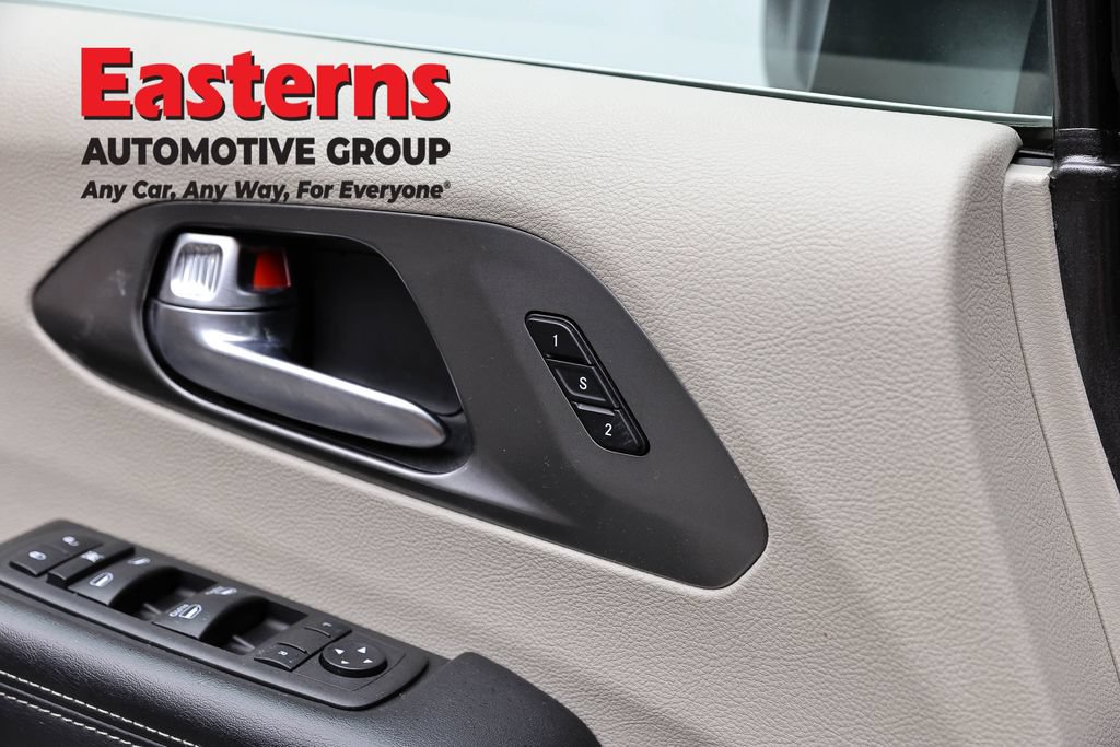 Used 2023 Chrysler Pacifica Touring-L FWD image 21