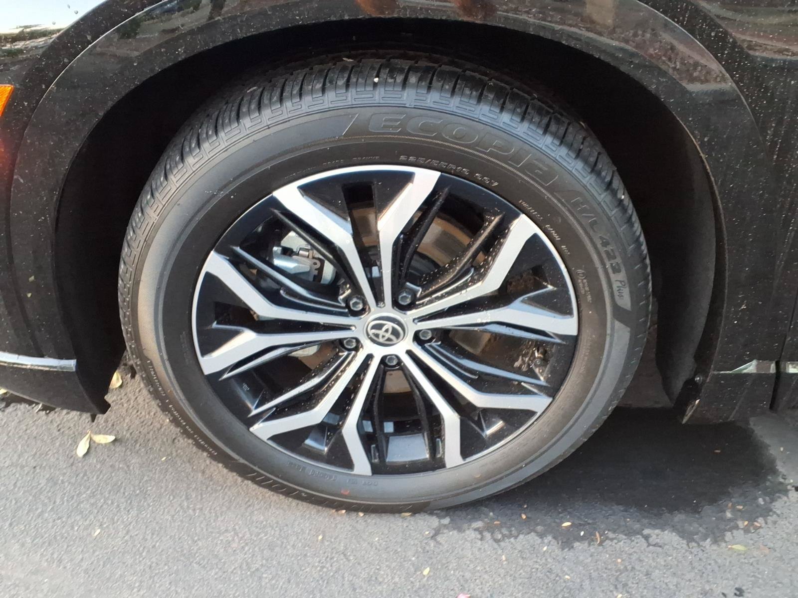 Certified 2026 Toyota Crown Signia AWD/4WD image 9
