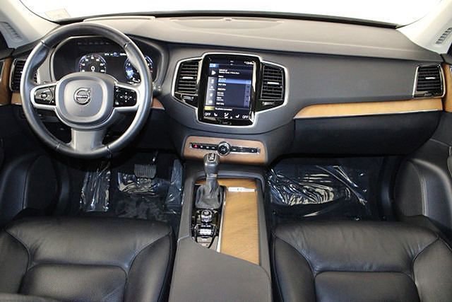 Used 2021 Volvo XC90 T6 Momentum w/ Protection Package Premier image 31