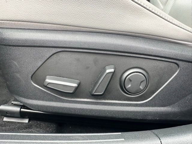 Used 2024 Hyundai Elantra Limited FWD image 12
