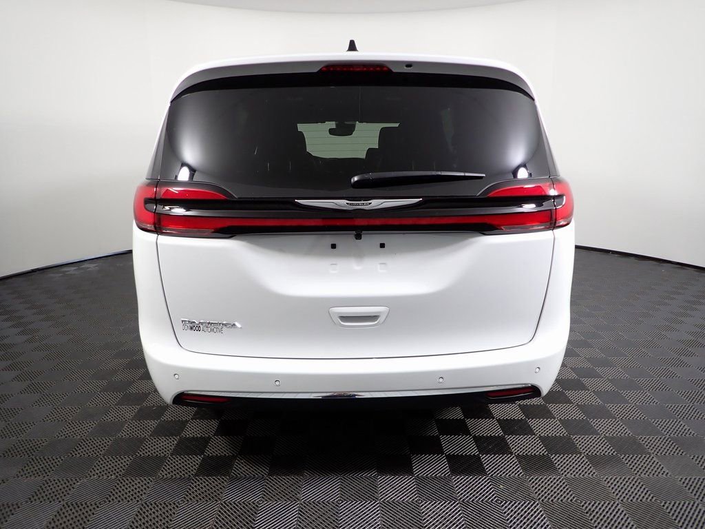 New 2026 Chrysler Pacifica Select image 12