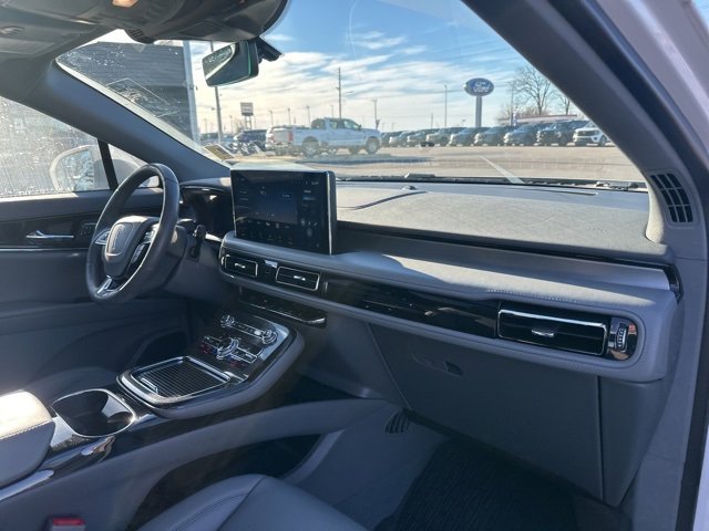 Used 2023 Lincoln Nautilus Reserve w/ Equipment Group 201A image 8