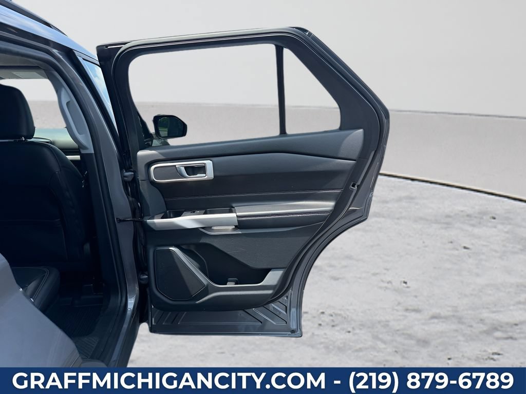 Used 2022 Ford Explorer XLT w/ Equipment Group 202A AWD/4WD image 30