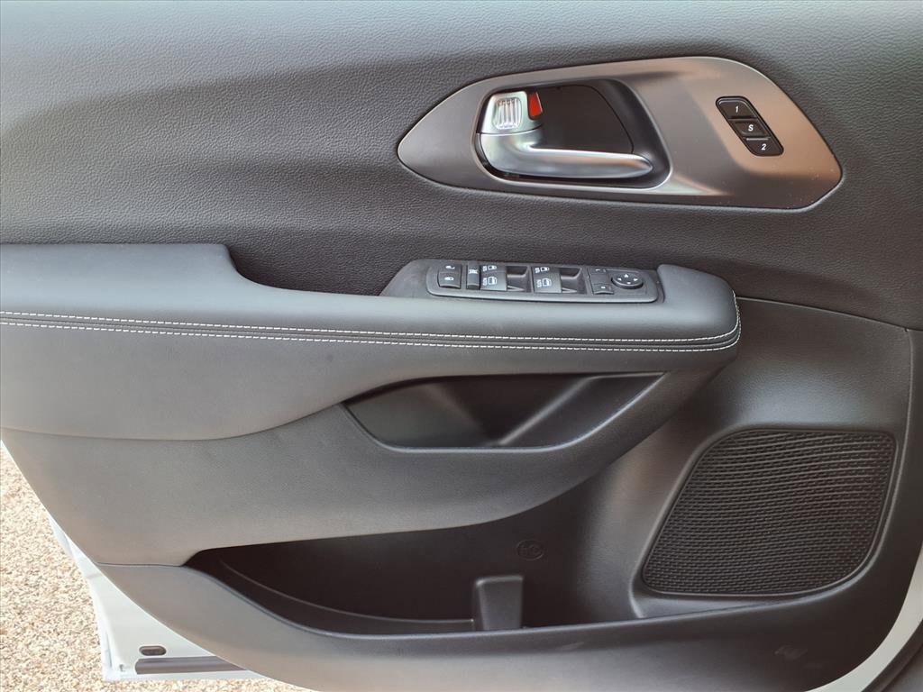 New 2026 Chrysler Pacifica Select image 22