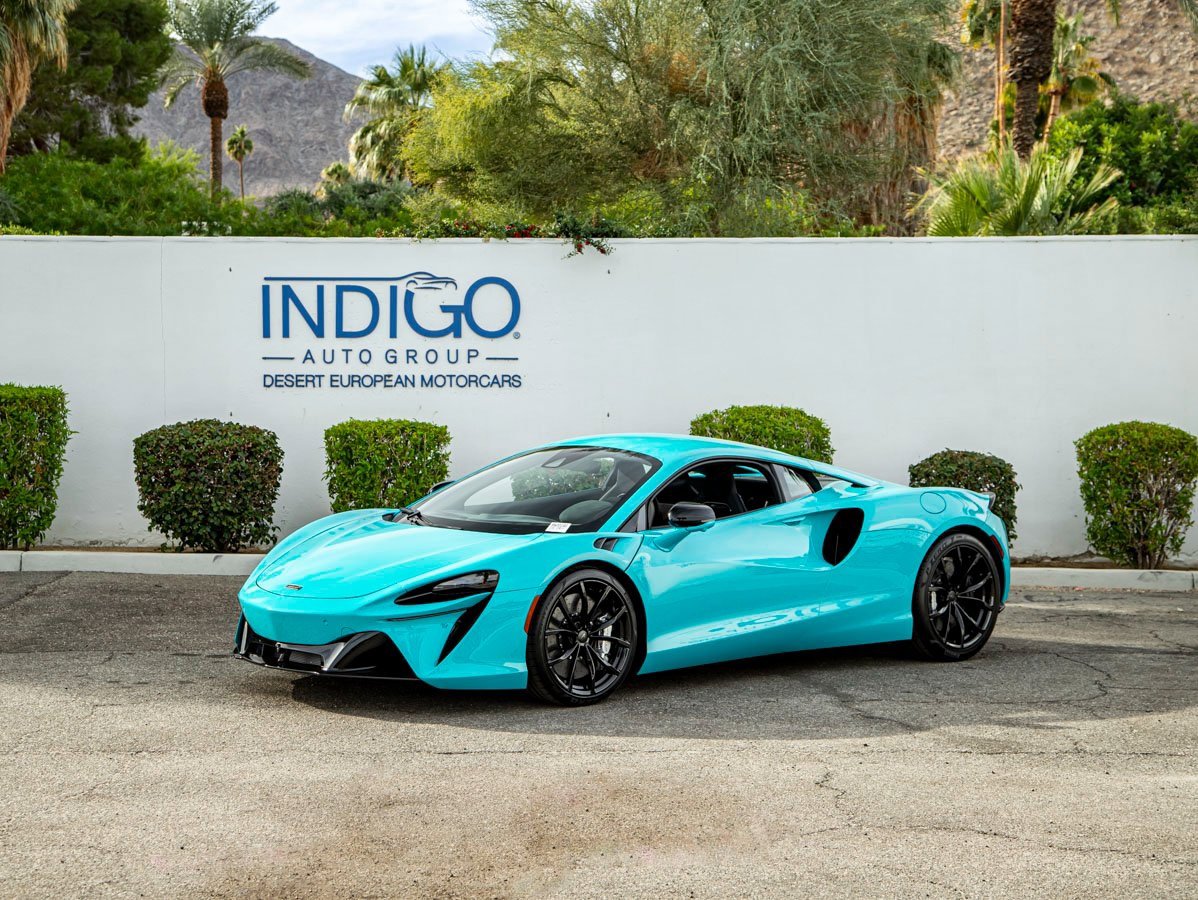 New 2025 McLaren Artura image 1