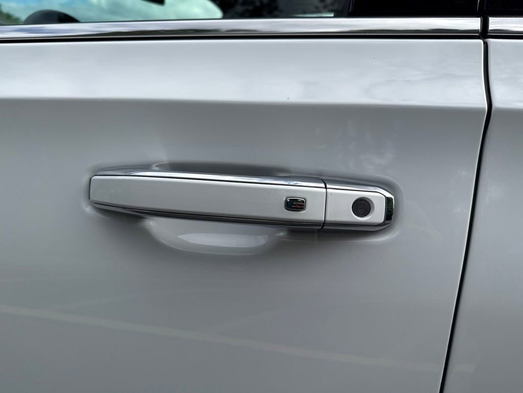 Used 2025 GMC Yukon XL Denali AWD/4WD image 11