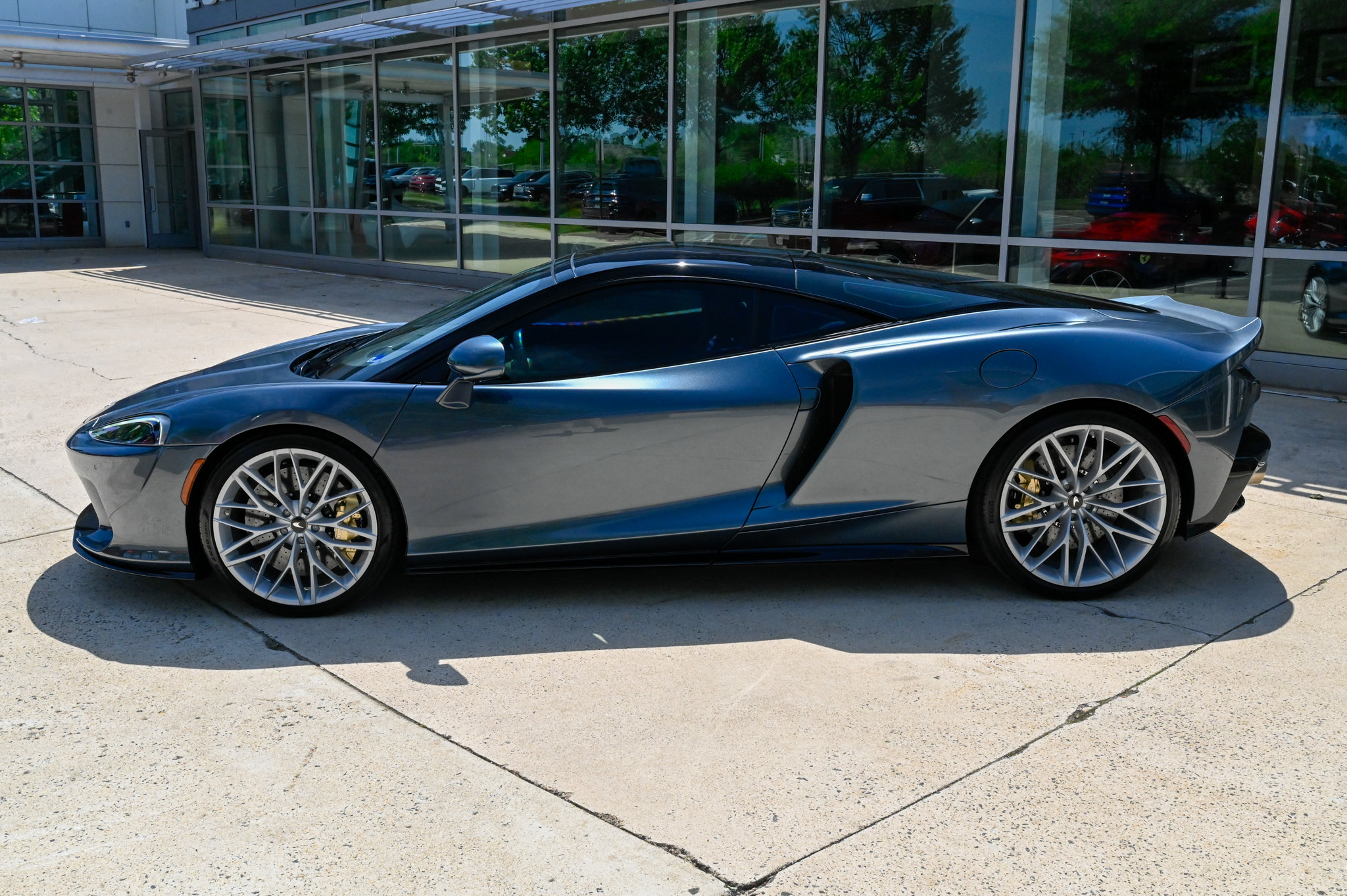 Used 2023 McLaren GT RWD image 8