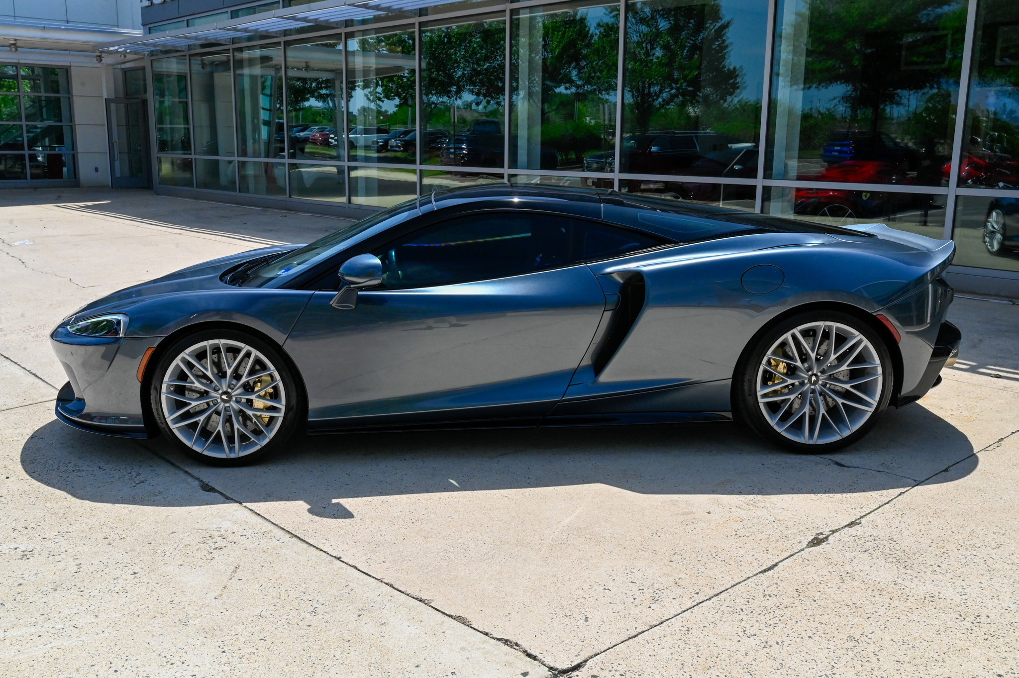 Used 2023 McLaren GT RWD image 8