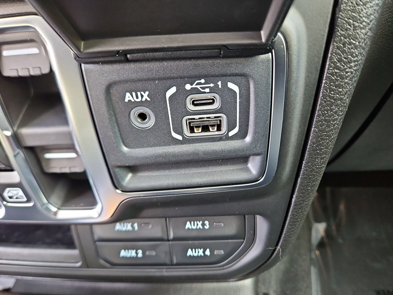 New 2026 Jeep Gladiator Mojave AWD/4WD image 25