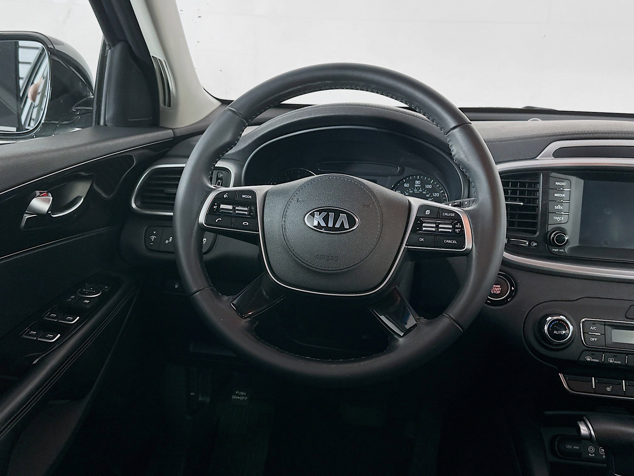 Used 2020 Kia Sorento S image 18