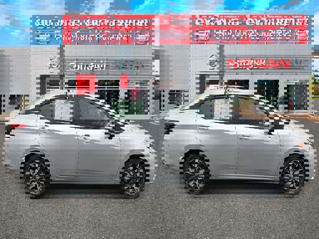 Used 2021 Nissan Versa SV image 4