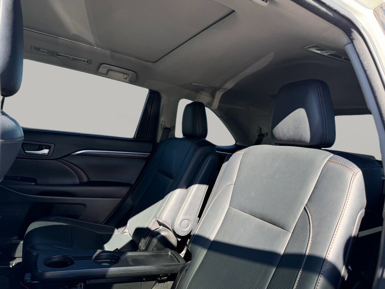 Used 2016 Toyota Highlander Limited image 25