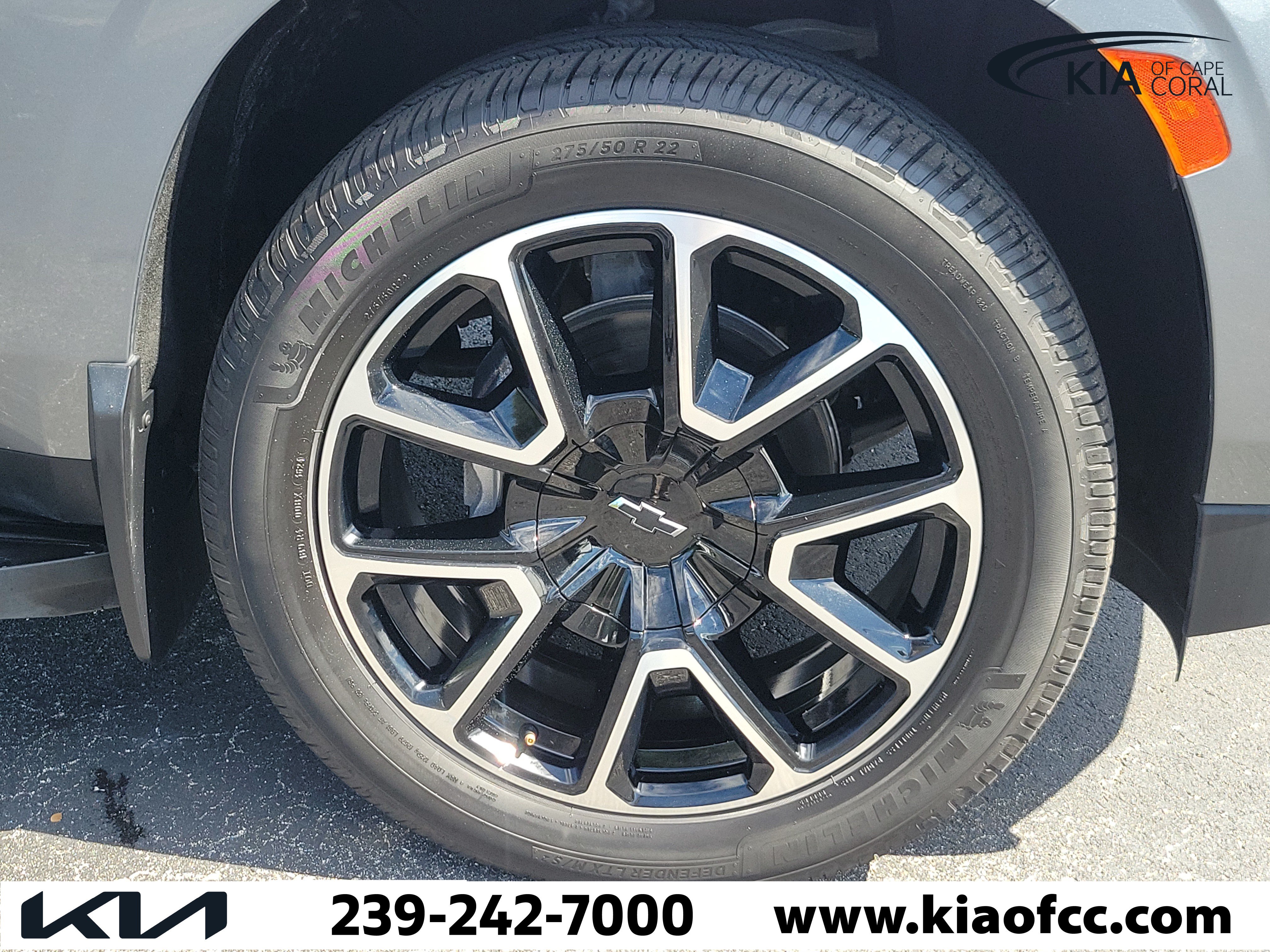 Used 2022 Chevrolet Suburban RST w/ Luxury Package AWD/4WD image 7