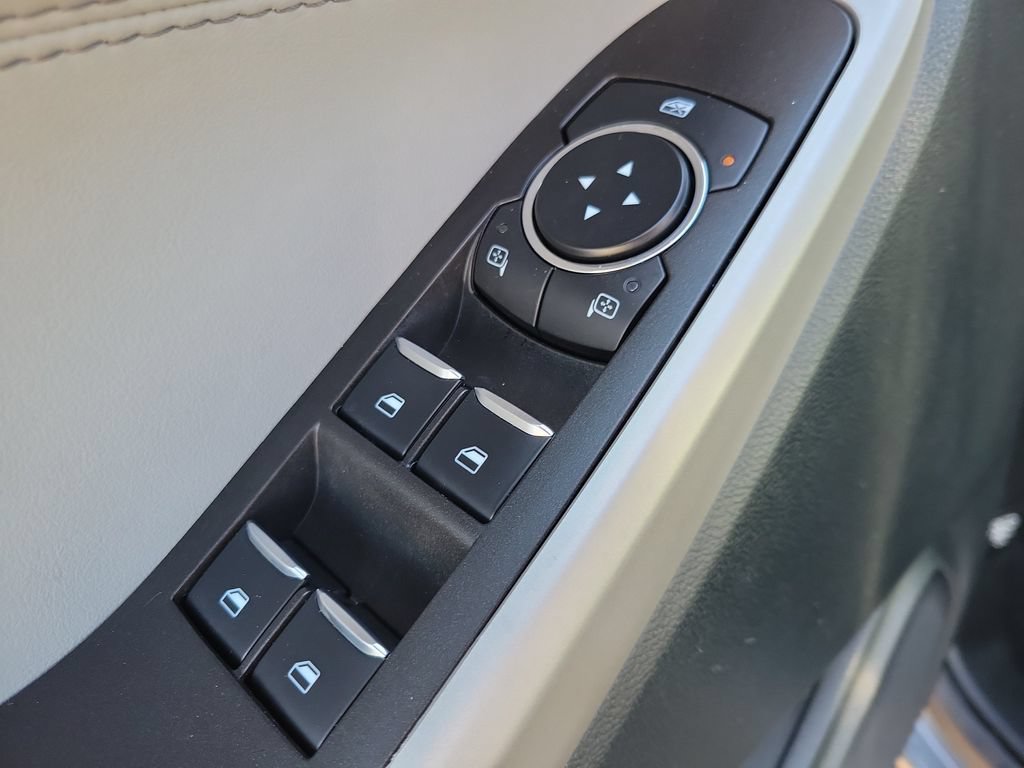 Used 2024 Ford Explorer XLT w/ Equipment Group 202A AWD/4WD image 19